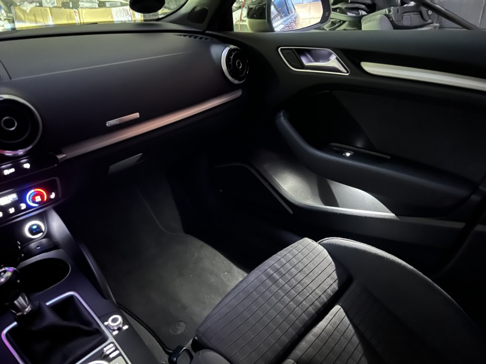 Audi A3 8V belysning i dørlomme