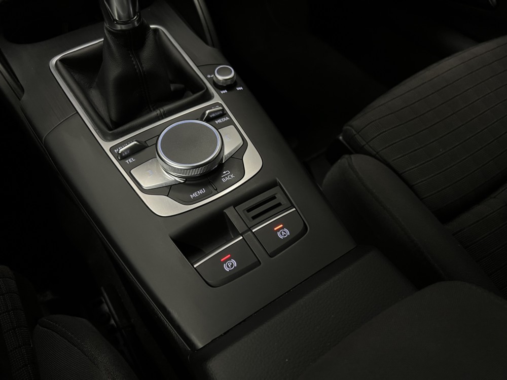 Audi A3/A4/A5/Q2/Q5 Autohold